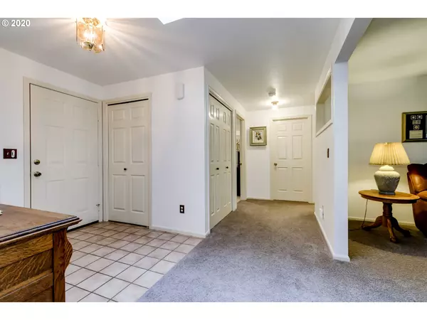 Eugene, OR 97401,2296 DONOVAN DR