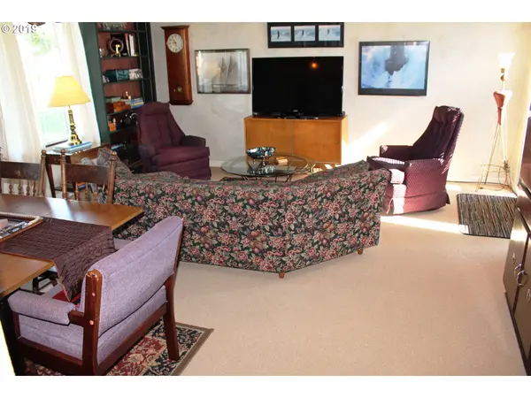 Eugene, OR 97402,6001 BARGER DR