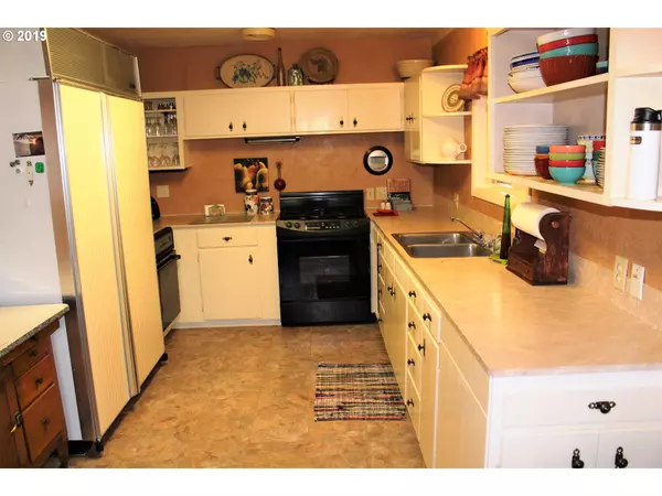 Eugene, OR 97402,6001 BARGER DR