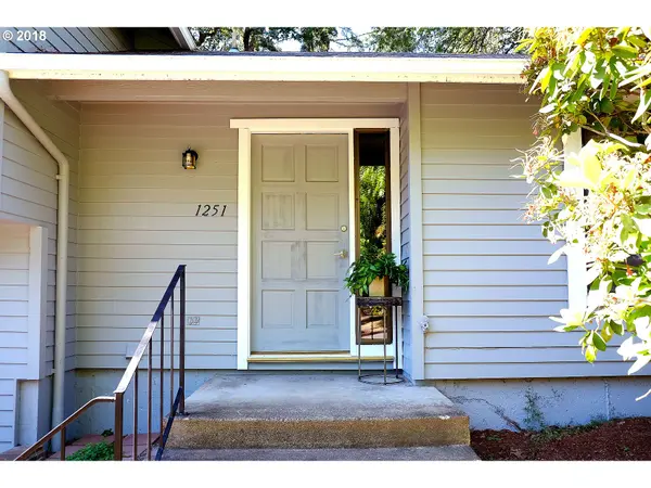 1251 BROOKSIDE DR, Eugene, OR 97405