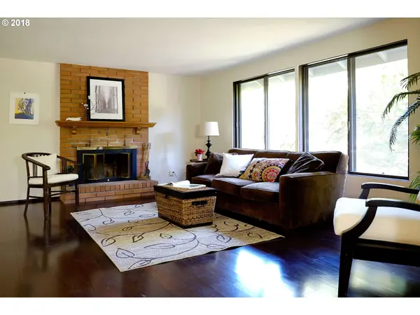 1251 BROOKSIDE DR, Eugene, OR 97405