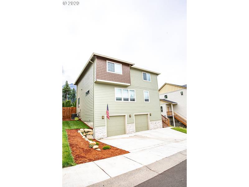 956 SE WINDSONG DR, Cascade Locks, OR 97014