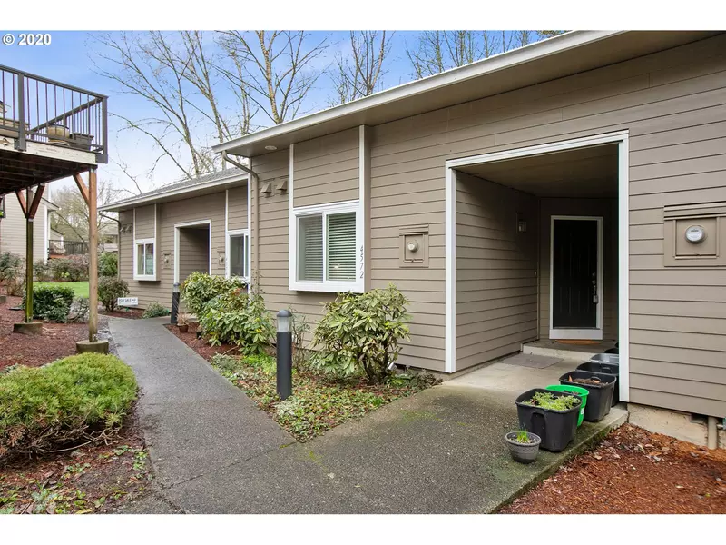 4572 SW COMUS PL #8C, Portland, OR 97219