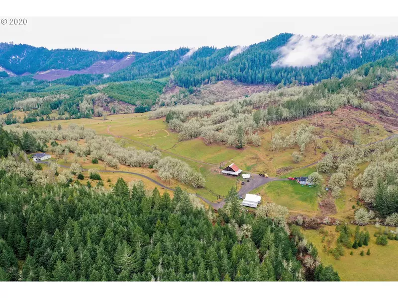 3922 RICE VALLEY RD, Oakland, OR 97462