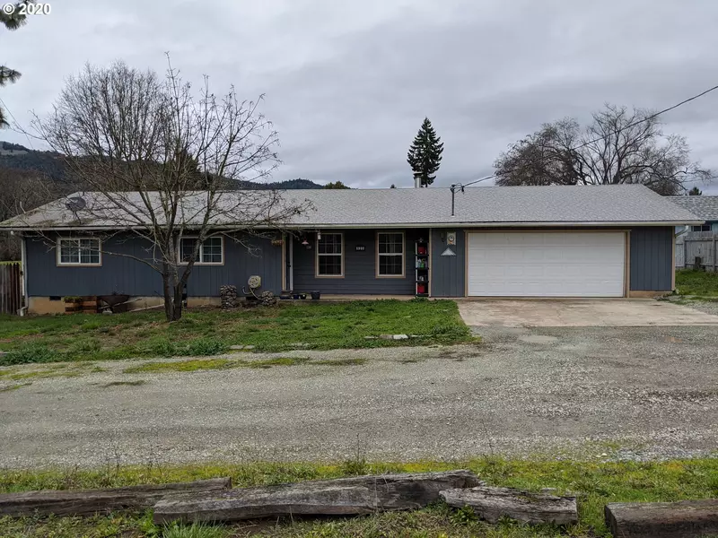 523 TAYLOR ST, Myrtle Creek, OR 97457