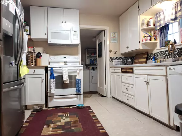 Eugene, OR 97402,3801 DOVE LN