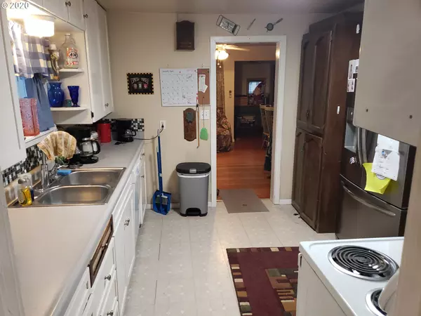 Eugene, OR 97402,3801 DOVE LN