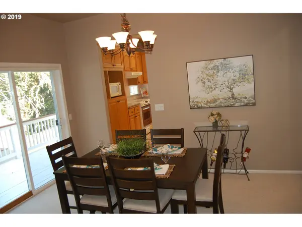 884 SUNDANCE ST, Eugene, OR 97405