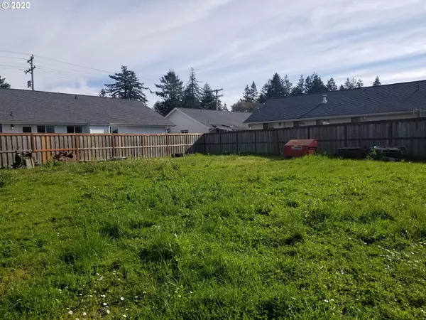 619 OLD COUNTY RD, Brookings, OR 97415