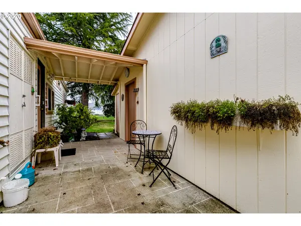 34691 DEVONSHIRE DR, Eugene, OR 97405