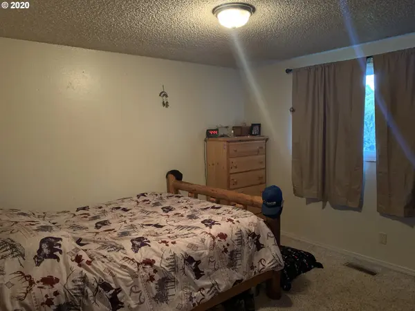 Harrisburg, OR 97446,355 N 7TH PL