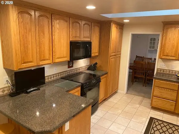 4389 WILLHI ST, Eugene, OR 97402