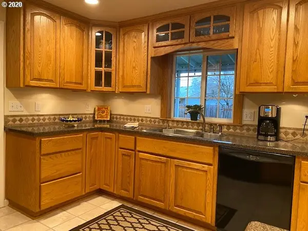 4389 WILLHI ST, Eugene, OR 97402