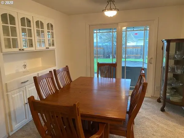 4389 WILLHI ST, Eugene, OR 97402