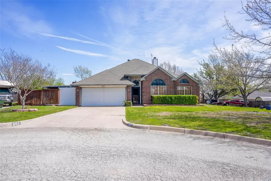 207 Holly Grove Court, Fort Worth, TX 76108