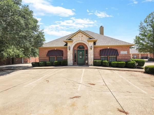 1840 Hurstview Drive, Hurst, TX 76054