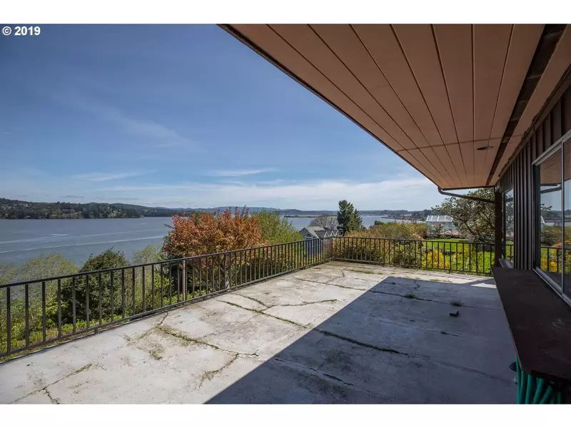 1381 BAYVIEW, North Bend, OR 97459