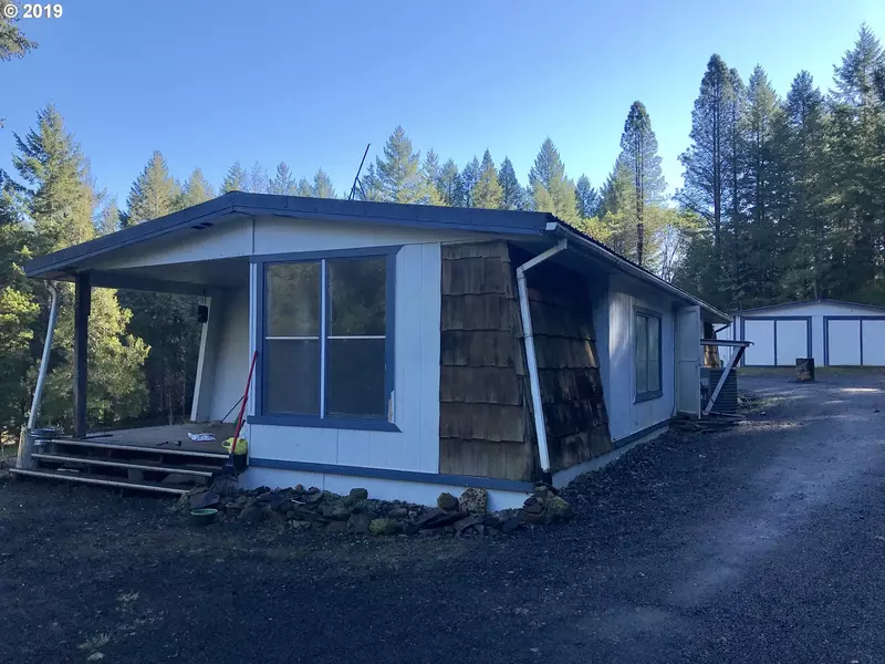 345 DEBBIE CT, Glide, OR 97443