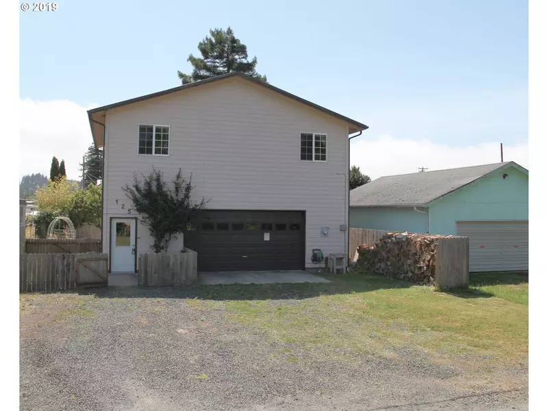 125 S 14TH ST, Lakeside, OR 97449