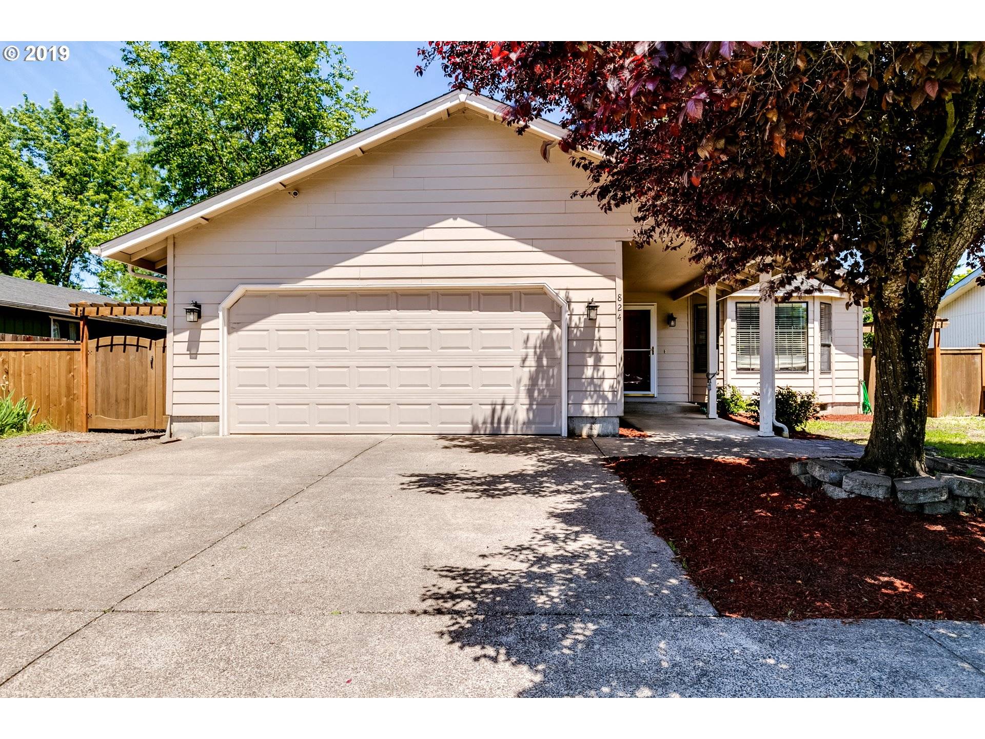 824 W OLYMPIC ST, Springfield, OR 97477