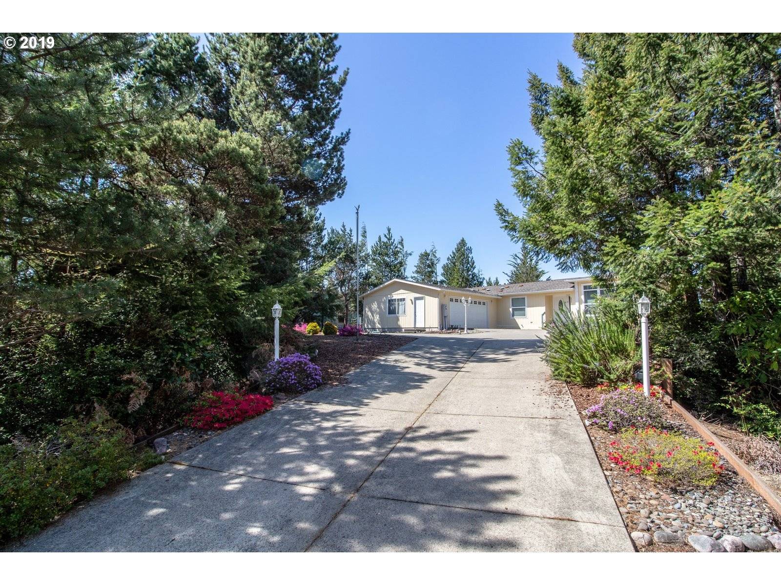 Florence, OR 97439,884 33RD PL