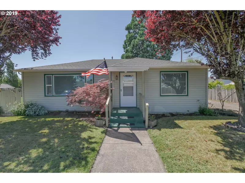 560 S 2ND ST, Harrisburg, OR 97446