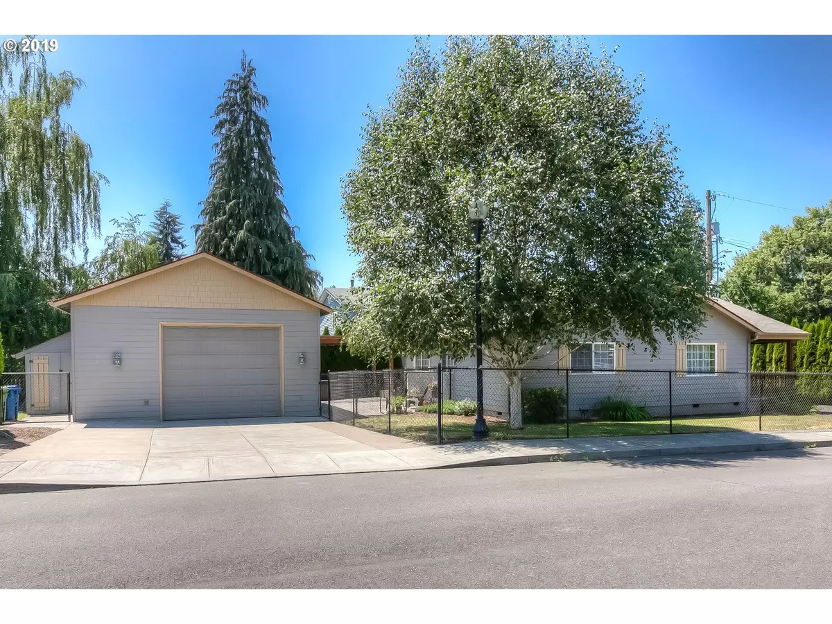 Silverton, OR 97381,418 KOONS ST