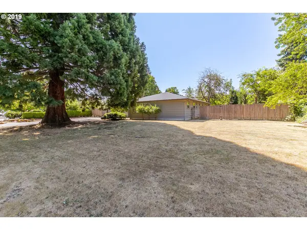 1520 FLINTRIDGE AVE, Eugene, OR 97401