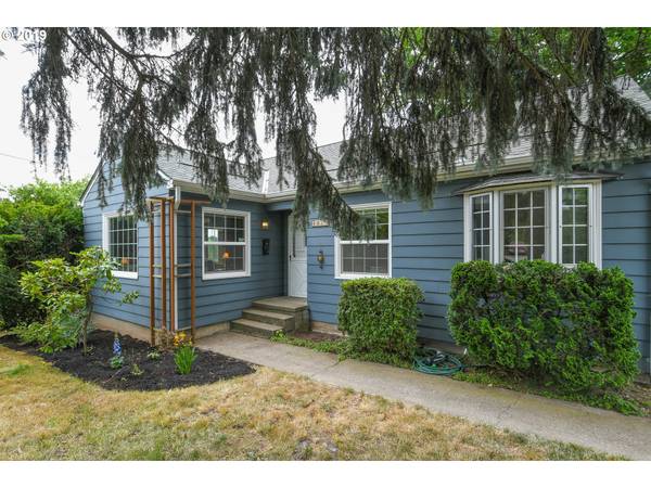 8820 SW 35TH AVE, Portland, OR 97219