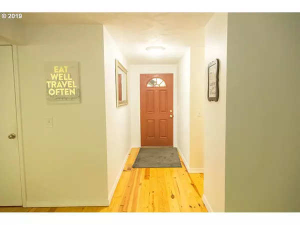 Eugene, OR 97405,2933 TIMBERLINE DR