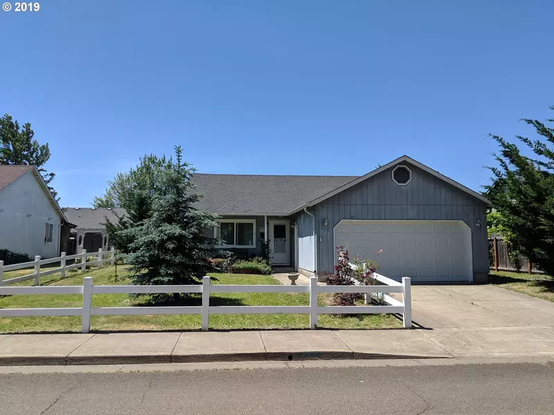 689 BLUE JAY LOOP, Creswell, OR 97426