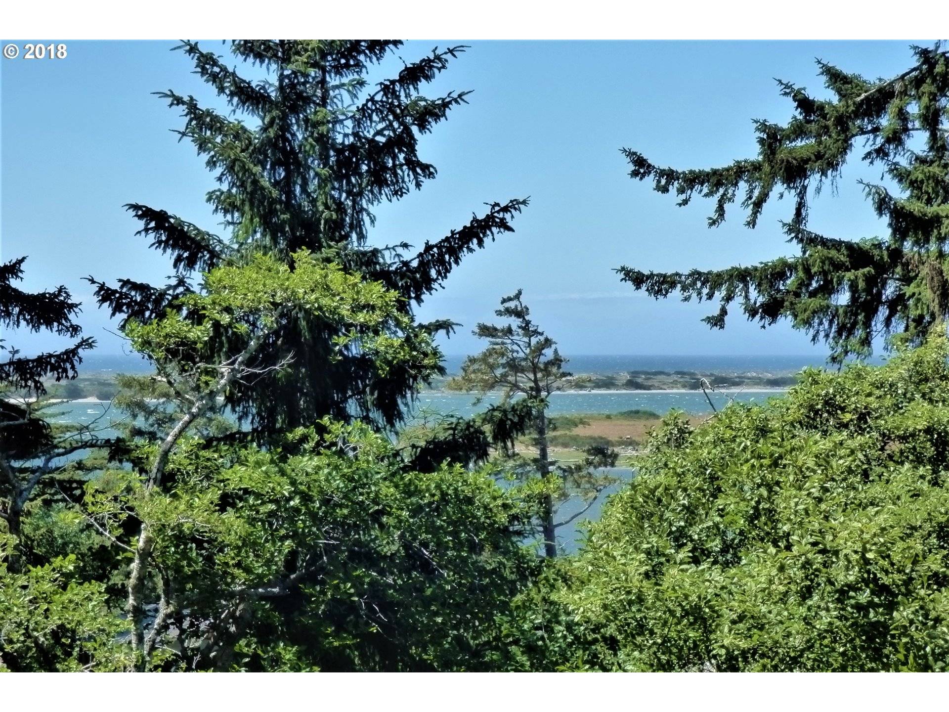 565 NE KLAMATH AVE, Bandon, OR 97411