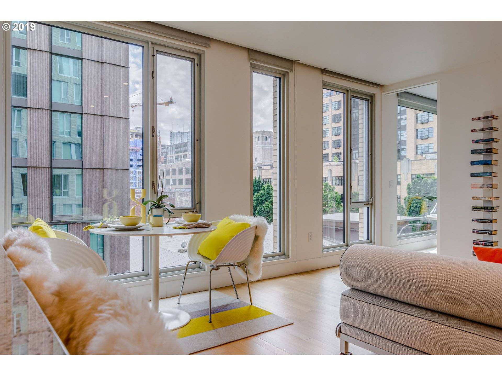 Portland, OR 97209,937 NW GLISAN ST #435