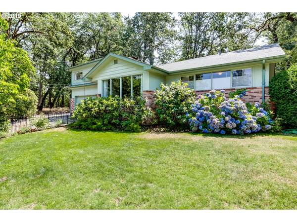 150 E 36TH AVE, Eugene, OR 97405