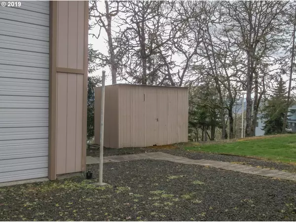 Roseburg, OR 97470,620 SE SUMMIT DR