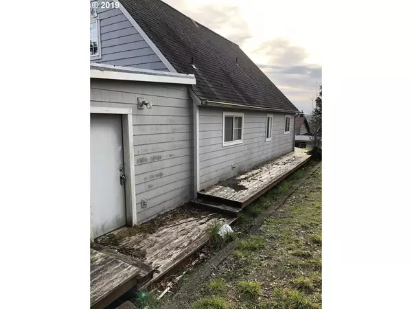 Coquille, OR 97423,890 E 9TH PL