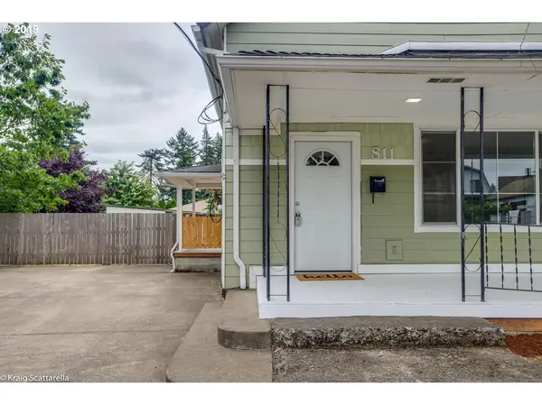 811 WARREN ST, Oregon City, OR 97045