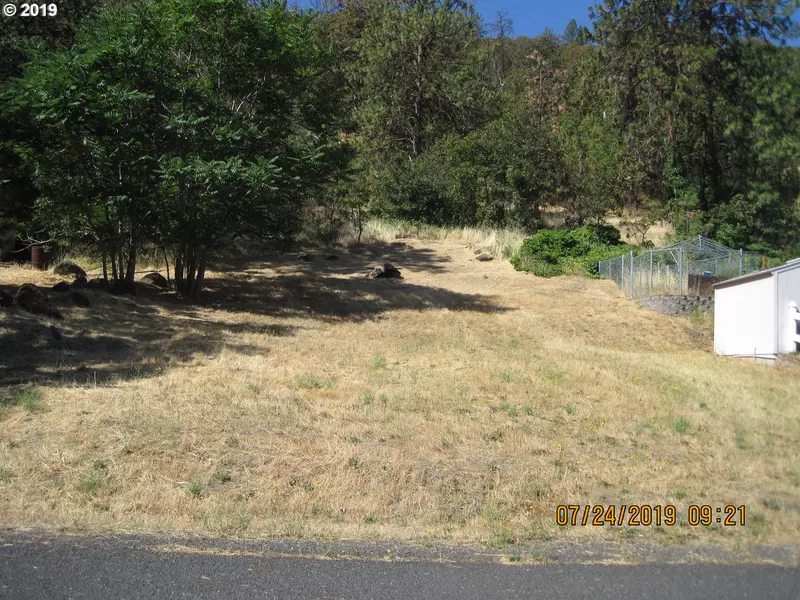 1400 W 13TH, The Dalles, OR 97058