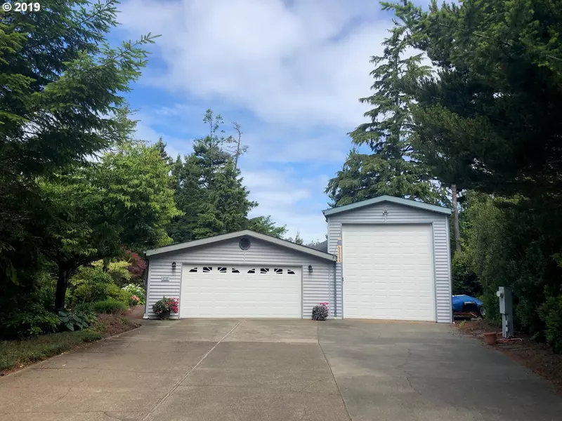 218 MUNSEL CREEK LOOP, Florence, OR 97439