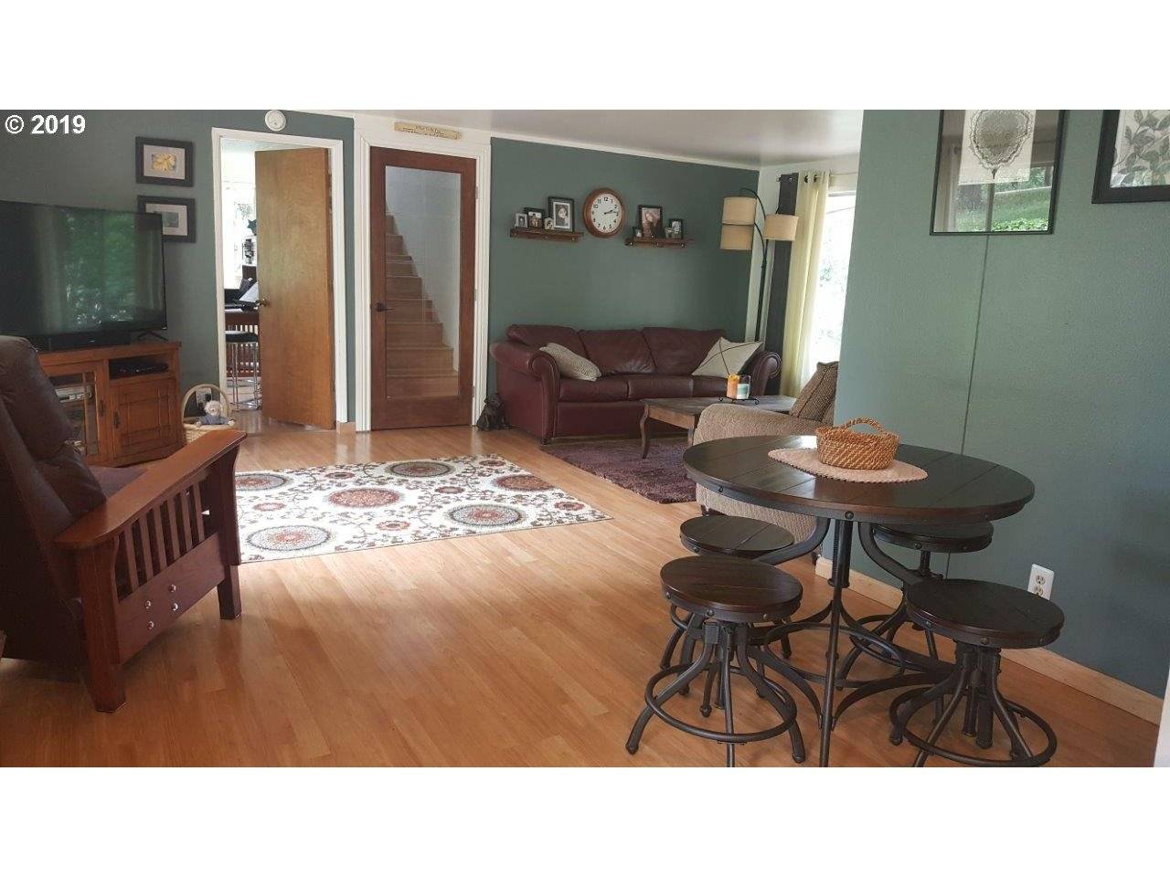 Roseburg, OR 97471,225 FOX LN