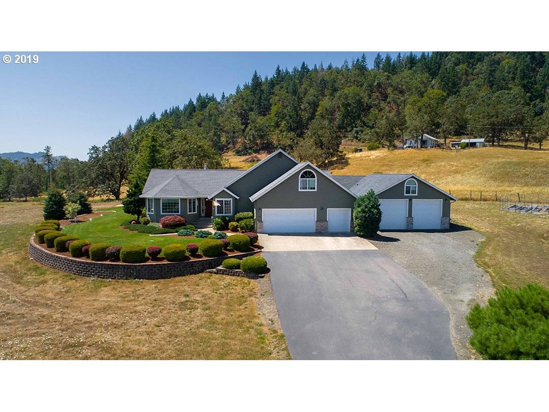 Roseburg, OR 97471,420 HEARTWOOD LN