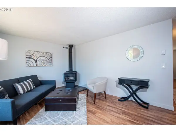 Eugene, OR 97404,307 WICKHAM CT