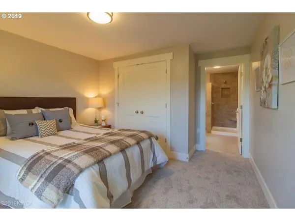 2580 GILHAM RD, Eugene, OR 97408