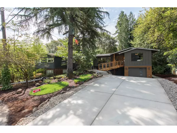 Lake Oswego, OR 97034,870 LAKE FOREST DR