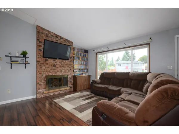 15812 NE TILLAMOOK CT, Portland, OR 97230