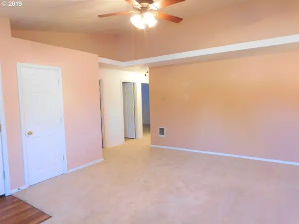 2106 WILSON CT, Cottage Grove, OR 97424