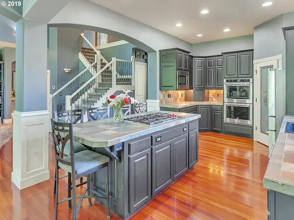 19492 ORCHARD GROVE DR, Oregon City, OR 97045