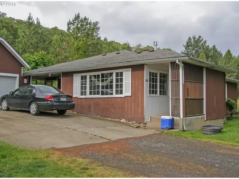 3750 HAPPY VALLEY RD, Roseburg, OR 97471