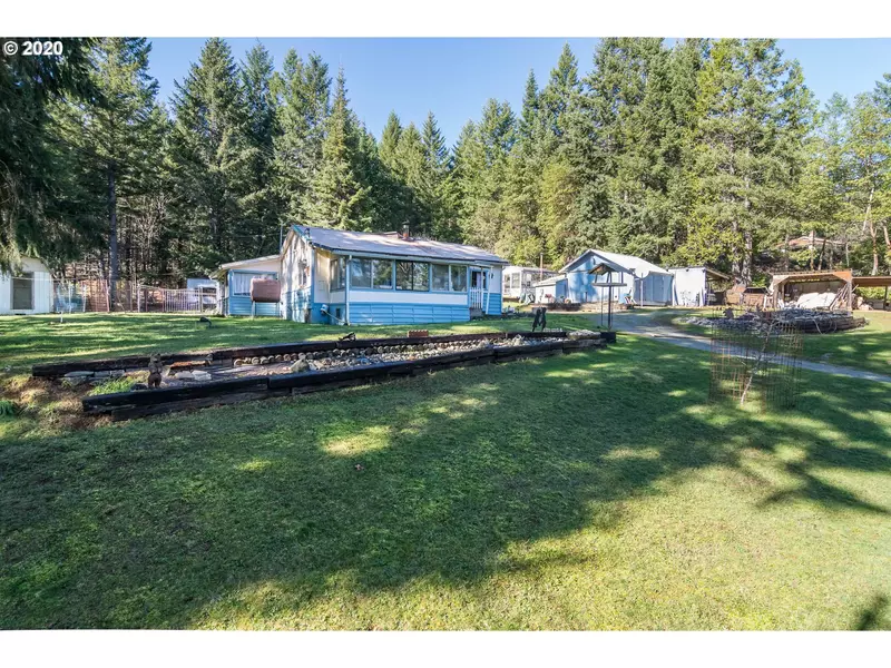 195 SECTION CREEK RD, Glendale, OR 97442