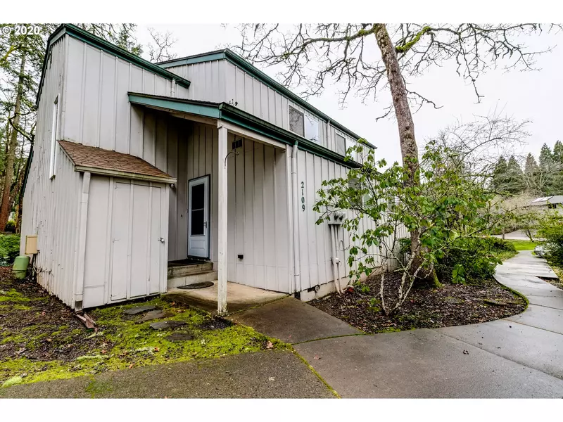 2109 HAWKINS LN, Eugene, OR 97405